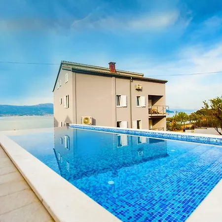 Amica * トロギール