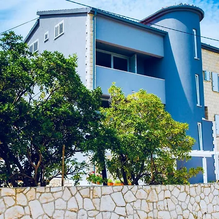 アパート Amica トロギール