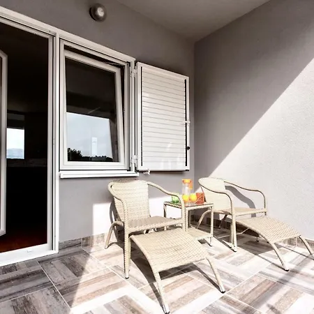 アパート Amica トロギール