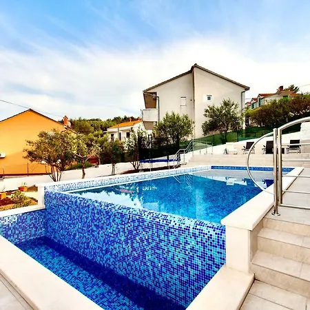 アパート Amica トロギール